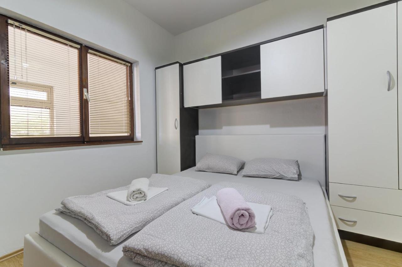 Apartments Zora Сень Екстер'єр фото