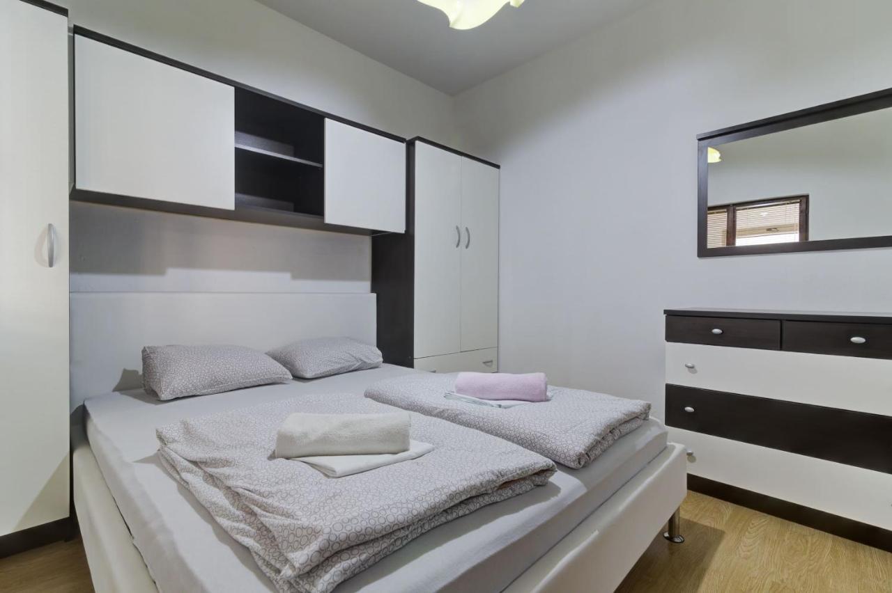 Apartments Zora Сень Екстер'єр фото