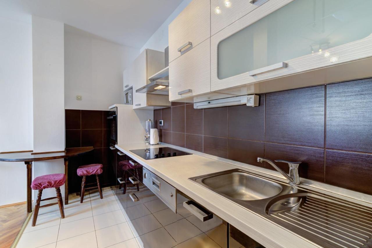 Apartments Zora Сень Екстер'єр фото