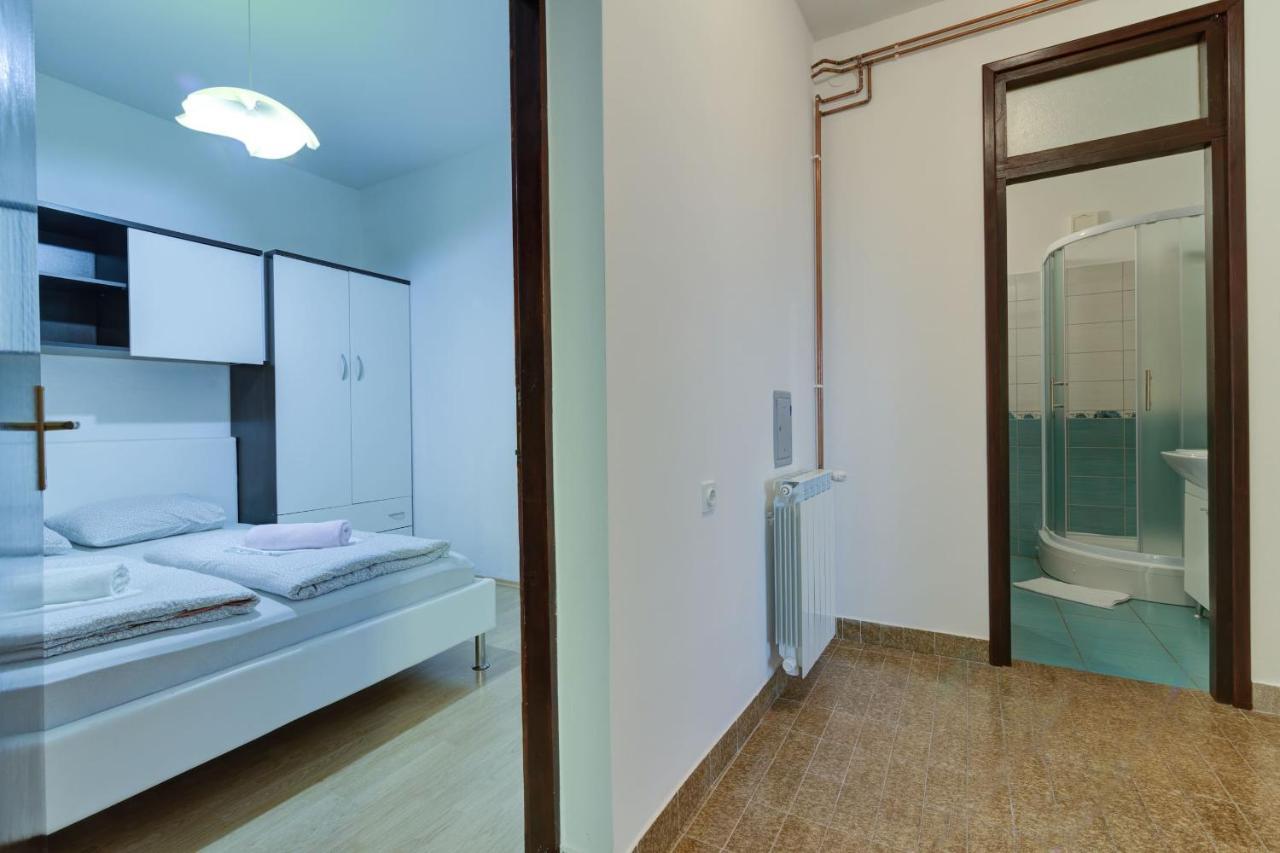 Apartments Zora Сень Екстер'єр фото