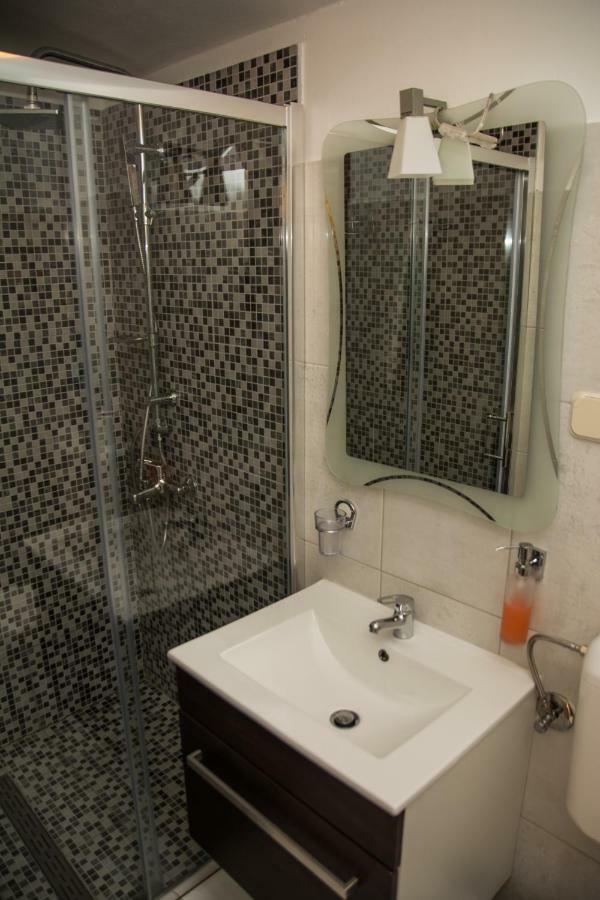 Apartments Zora Сень Екстер'єр фото