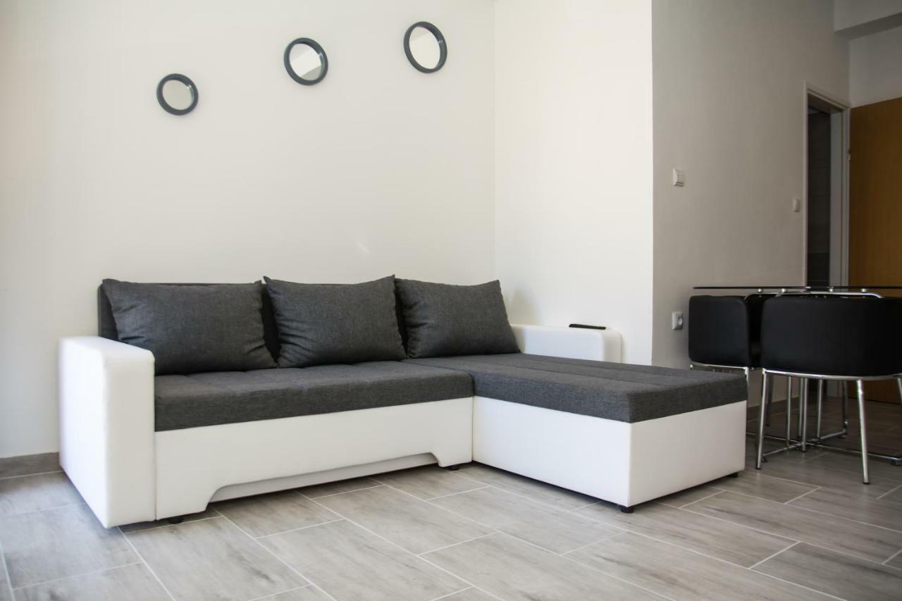 Apartments Zora Сень Екстер'єр фото