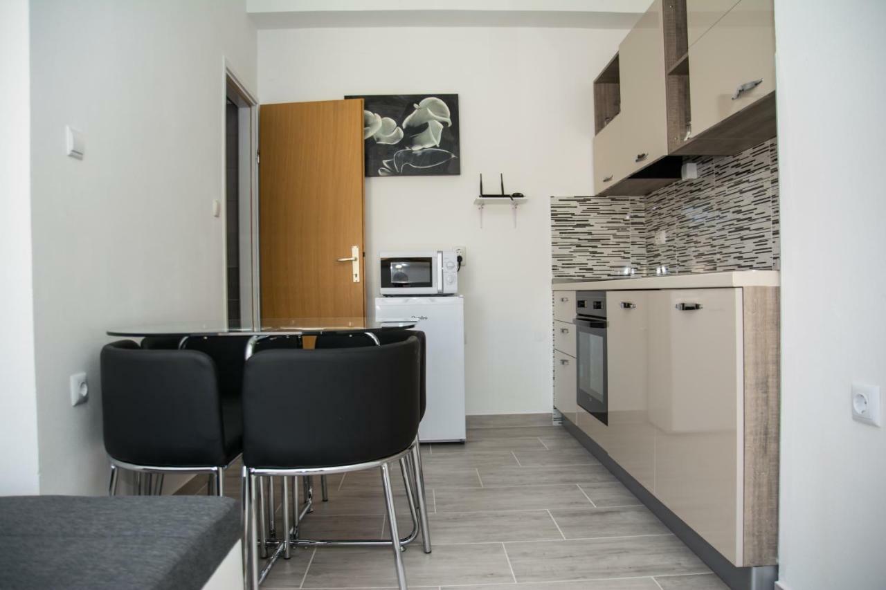 Apartments Zora Сень Екстер'єр фото