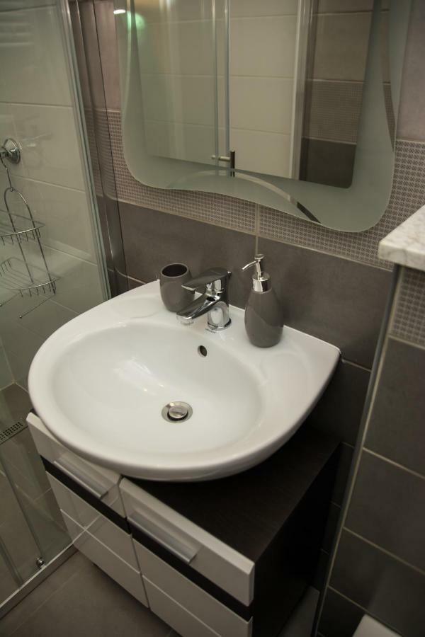 Apartments Zora Сень Екстер'єр фото