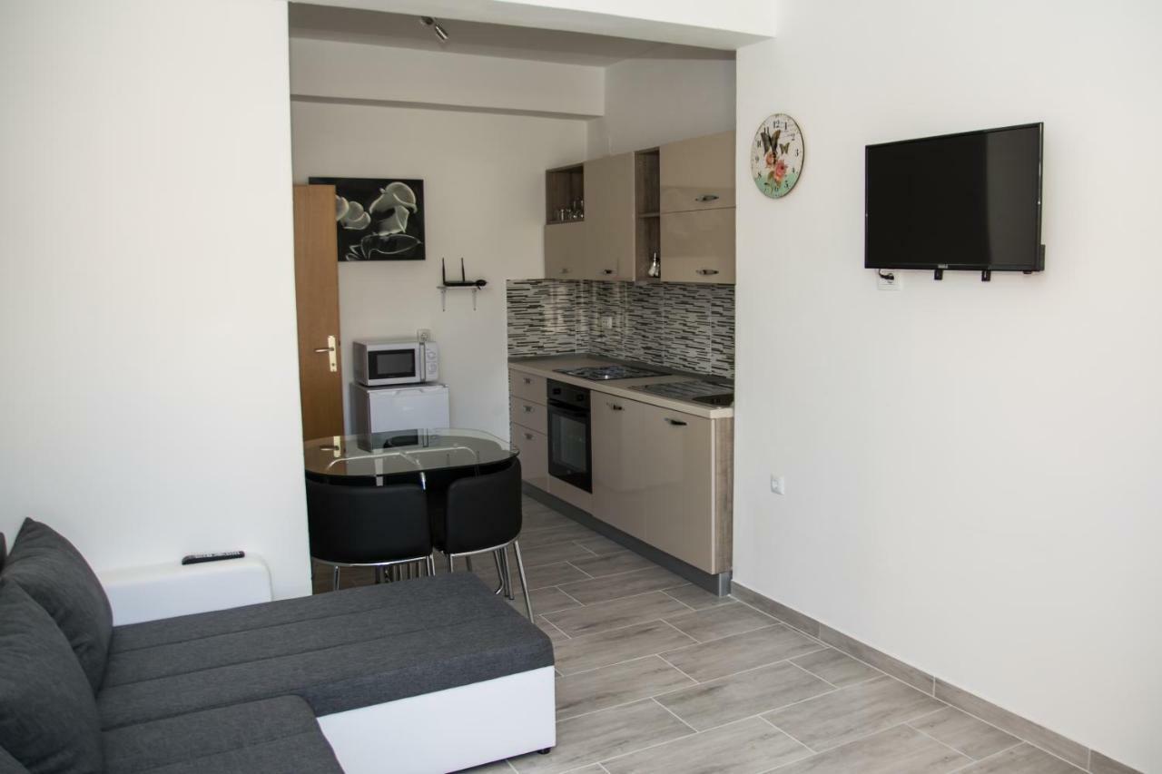Apartments Zora Сень Екстер'єр фото